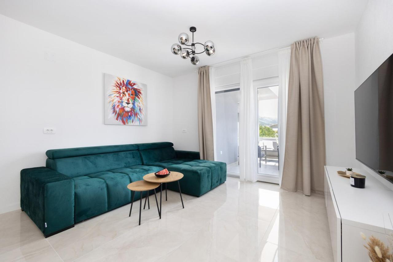 Bonaca Apartments With Terrace And Private Parking Kastela Exterior photo