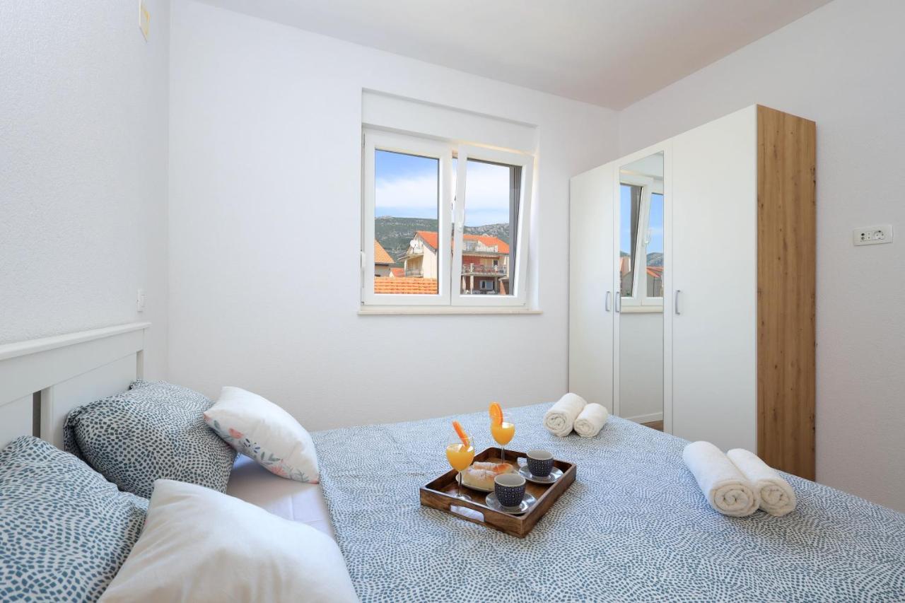 Bonaca Apartments With Terrace And Private Parking Kastela Exterior photo