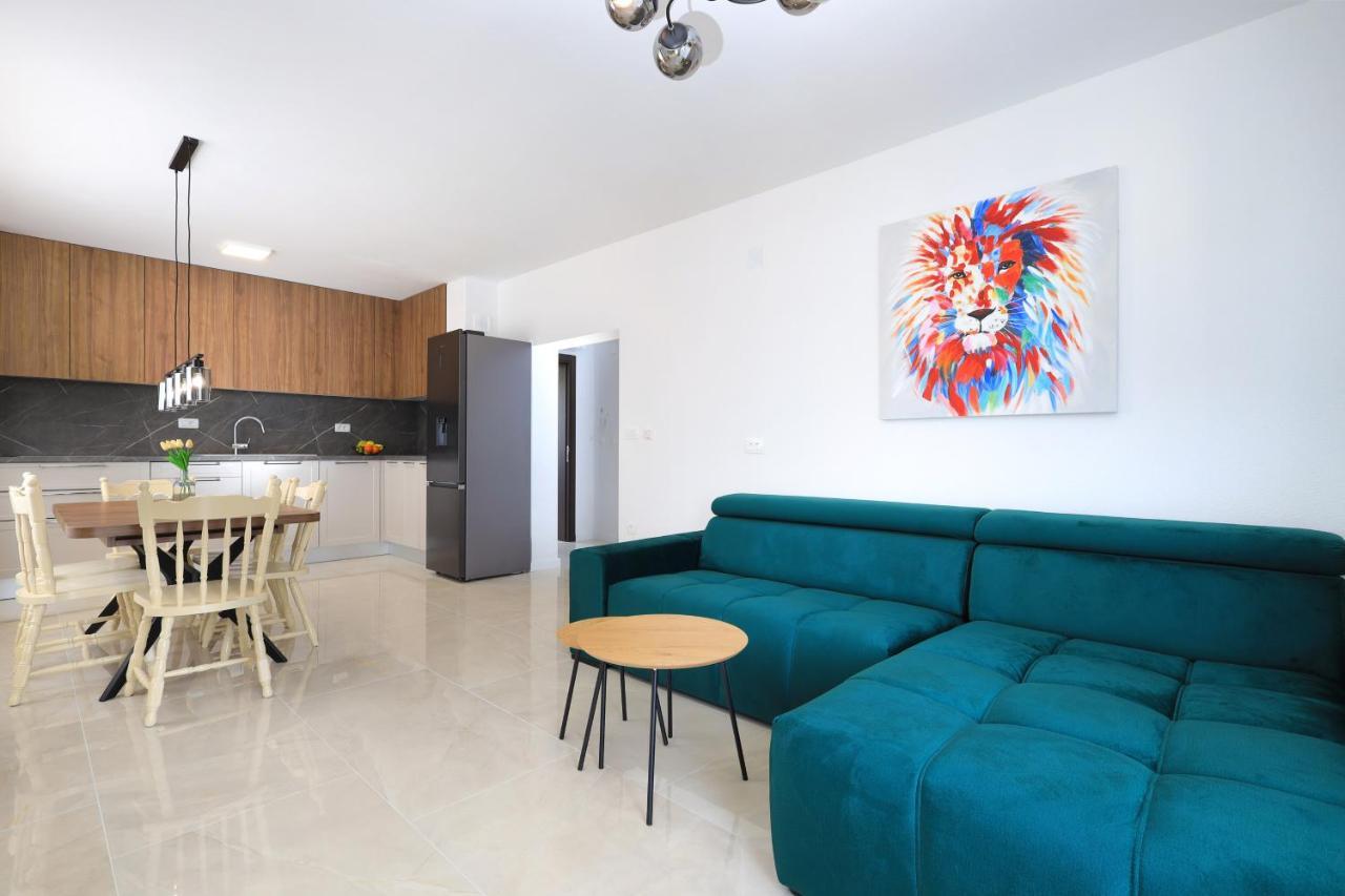 Bonaca Apartments With Terrace And Private Parking Kastela Exterior photo