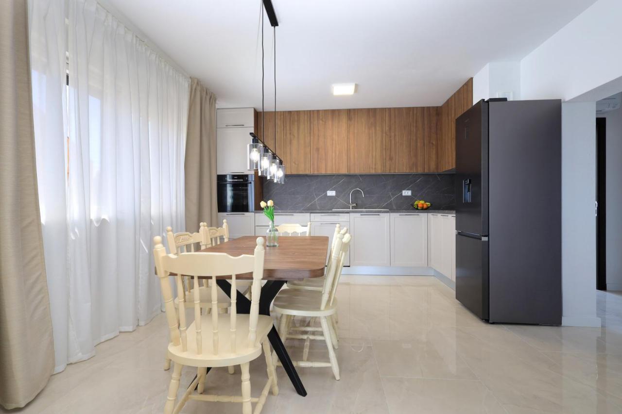 Bonaca Apartments With Terrace And Private Parking Kastela Exterior photo