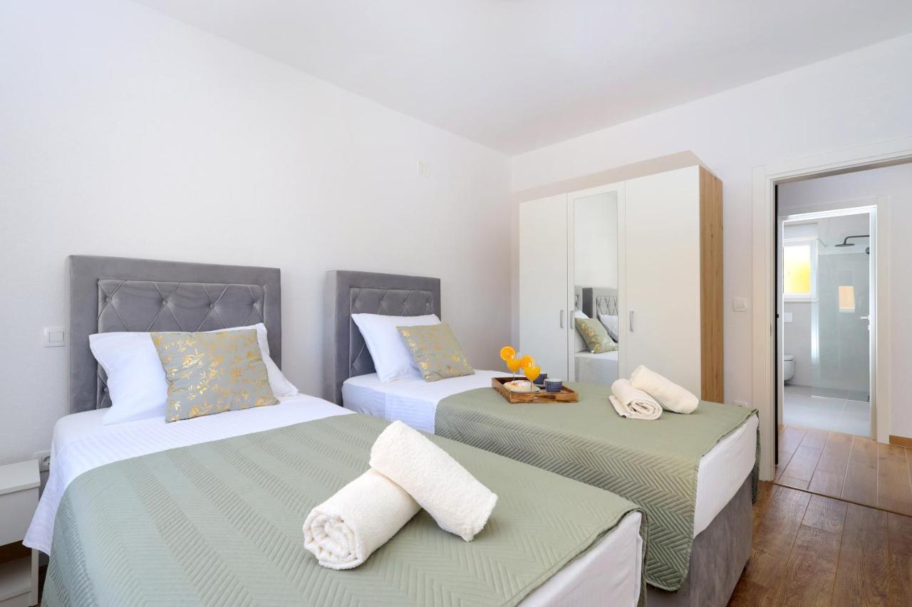Bonaca Apartments With Terrace And Private Parking Kastela Exterior photo